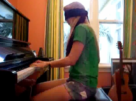 Super Mario e Sonic ao Piano