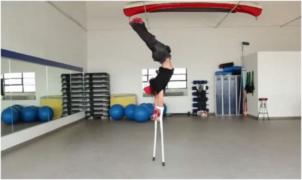 Dergin Tokmak Dancando